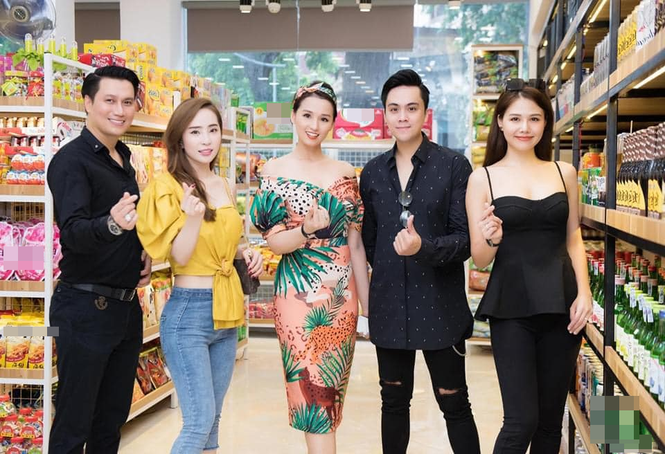 Showbiz 30/6: Hậu ly hôn, Bảo Ngọc vui vẻ bên gia đình, Hoài Lâm xuề xòa - ảnh 18