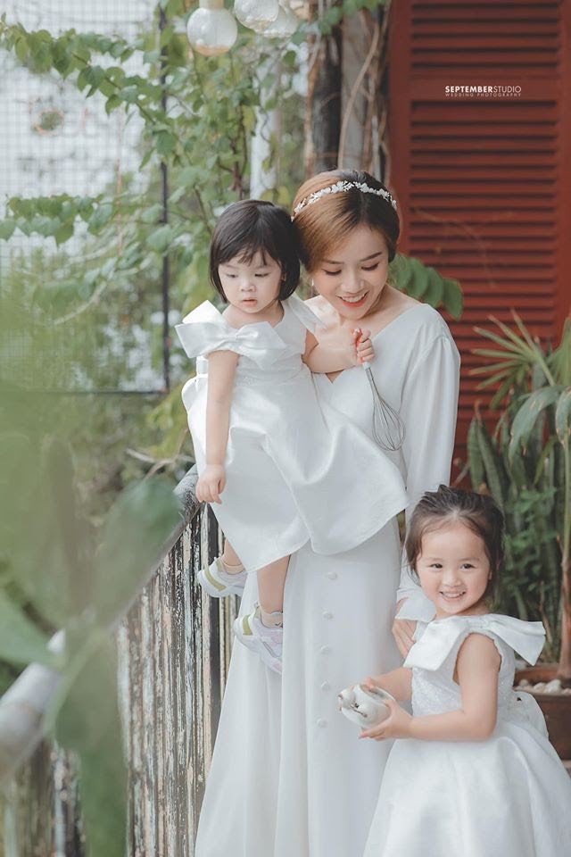 Showbiz 20/7: Kim Lý xoa bụng bầu bạn gái, lần đầu xác nhận Hồ Ngọc Hà “có tin vui” - ảnh 11
