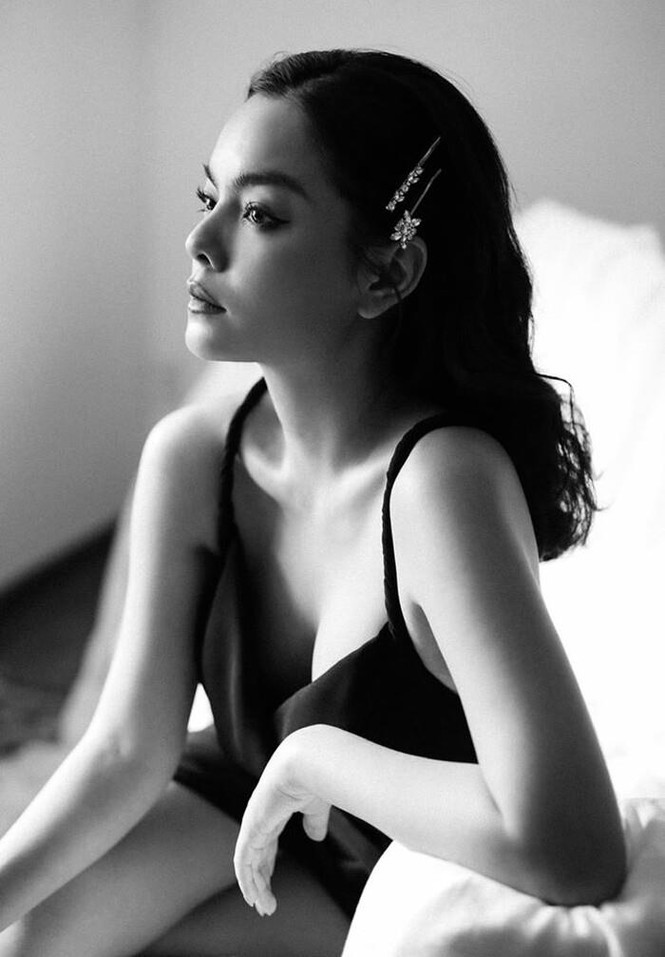Showbiz 2/8: Phạm Quỳnh Anh khoe lưng trần gợi cảm, Sĩ Thanh diện đồ táo bạo - ảnh 2