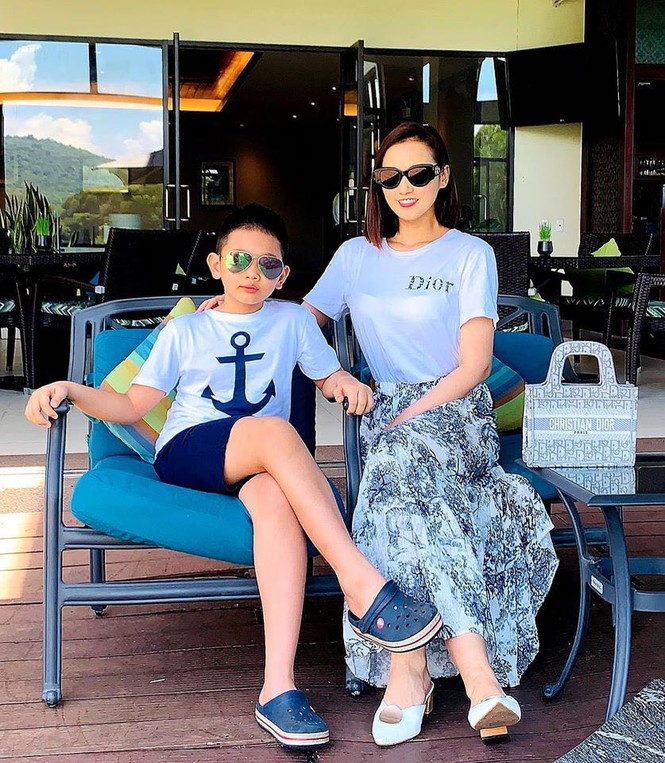 Hà Anh kỷ niệm 4 năm ngày cưới sau cách ly, Hương Giang khoe ảnh bikini nóng bỏng - ảnh 19