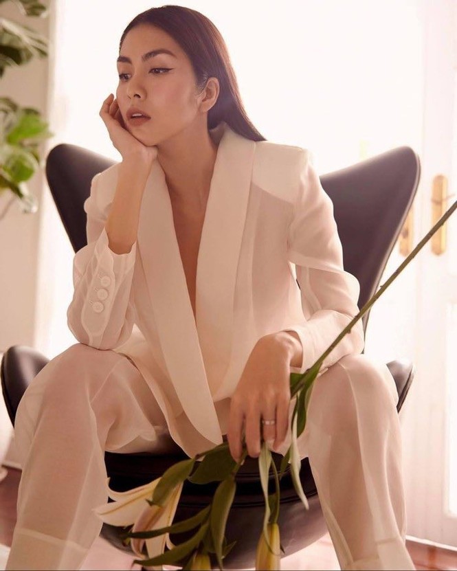 Tăng Thanh Hà diện trang phục xuyên thấu lạ mắt, Wowy ra Hà Nội truy tìm bác Lại Văn Sâm - ảnh 2