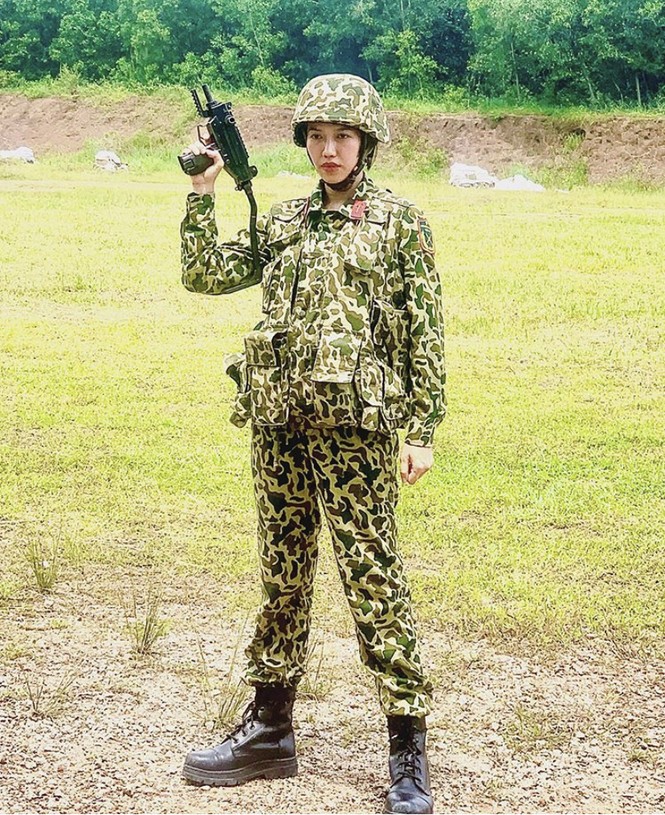 Hương Giang “tình tứ” trên du thuyền cùng bạn trai - ảnh 2