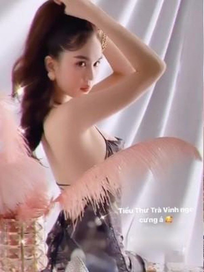 Ngọc Trinh táo bạo tạo dáng trên bàn ăn;Lan Khuê không được đi chơi vì lý do bất khả kháng - ảnh 12