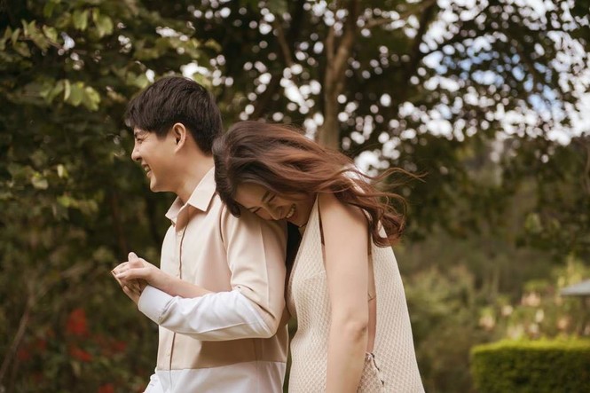 Ngọc Trinh táo bạo tạo dáng trên bàn ăn;Lan Khuê không được đi chơi vì lý do bất khả kháng - ảnh 2