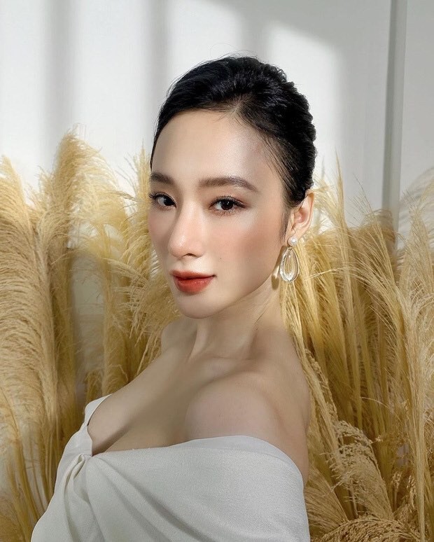 Thủy Tiên bị ông xã ngó lơ khi biển diễn, Angela Phương Trinh bất ngờ diện váy gợi cảm - ảnh 5