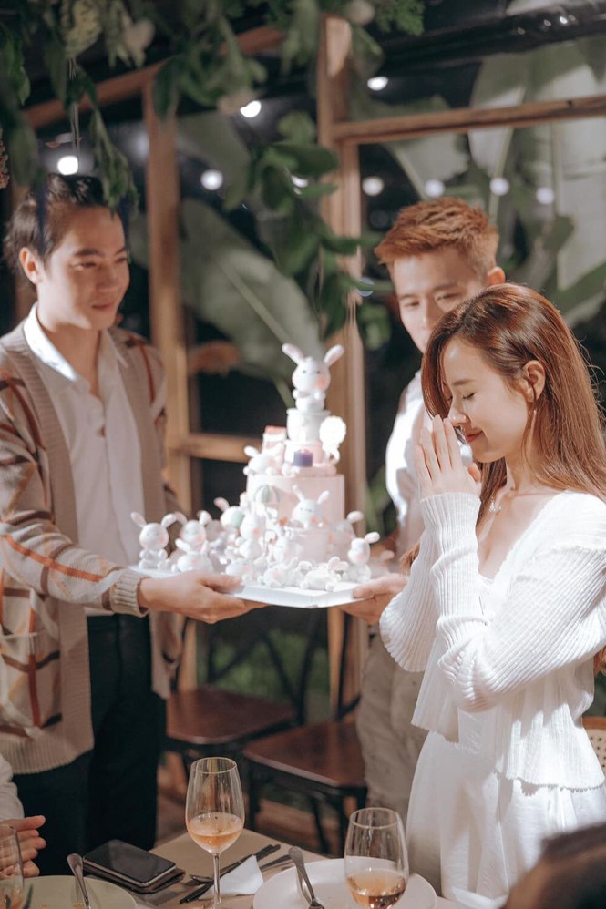 Ngọc Trinh chơi lớn nuôi heo đất bằng vàng; Diện váy đỏ đi tiệc, Bảo Thi vô cùng quyến rũ - ảnh 13