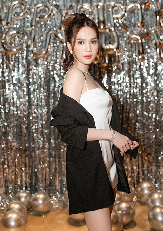 Ngọc Trinh chơi lớn nuôi heo đất bằng vàng; Diện váy đỏ đi tiệc, Bảo Thi vô cùng quyến rũ - ảnh 5