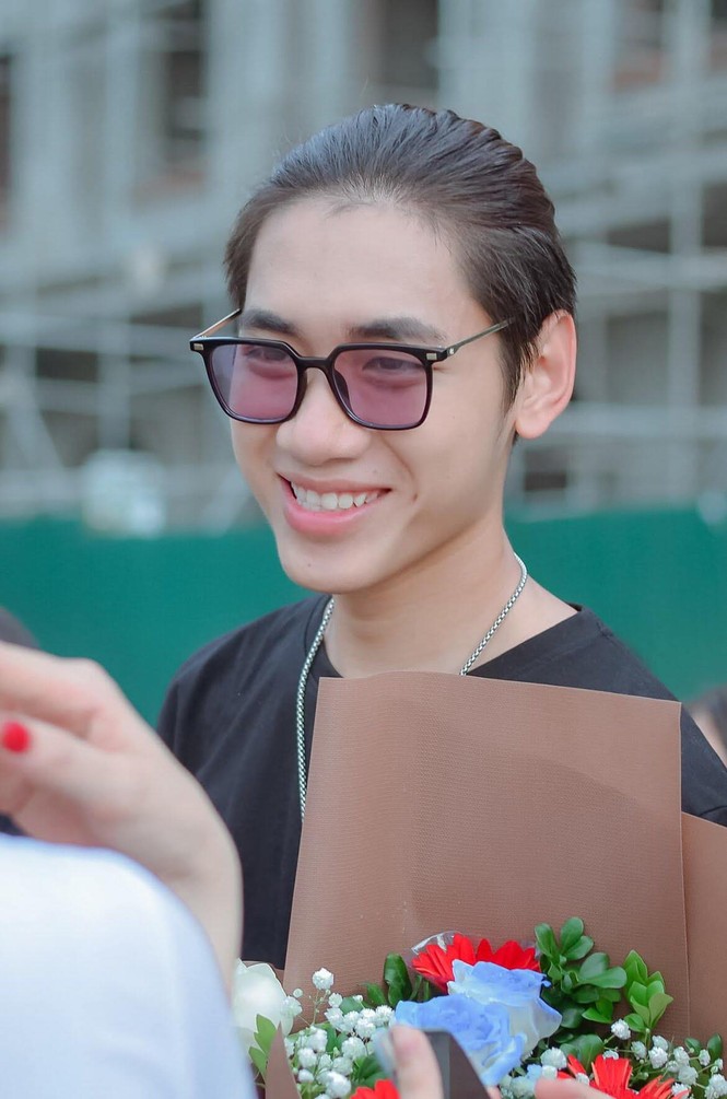 Ngọc Trinh chơi lớn nuôi heo đất bằng vàng; Diện váy đỏ đi tiệc, Bảo Thi vô cùng quyến rũ - ảnh 8