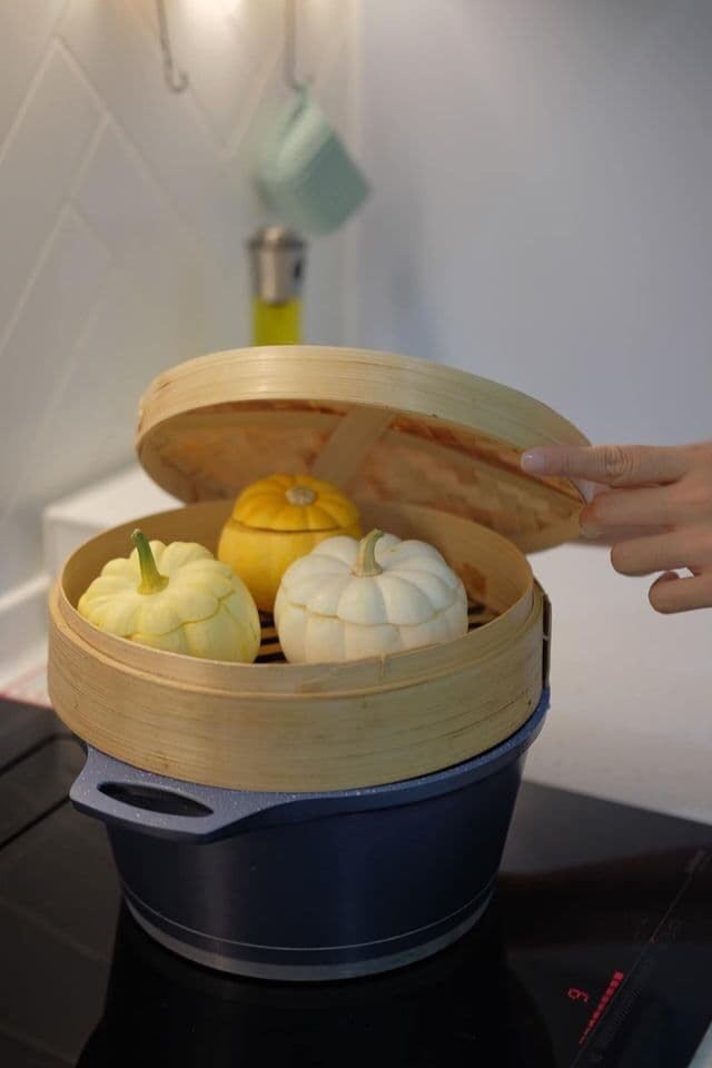 Sơn Tùng gây bất ngờ khi lọt top những người đàn ông quyến rũ nhất thế giới 2020 - ảnh 2