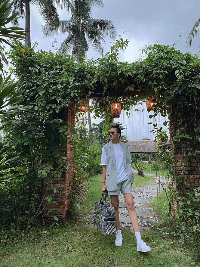 Mạc Văn Khoa chính thức lên chức bố; Vợ chồng Trường Giang hóa ông bà Mười Khó cực yêu - ảnh 11