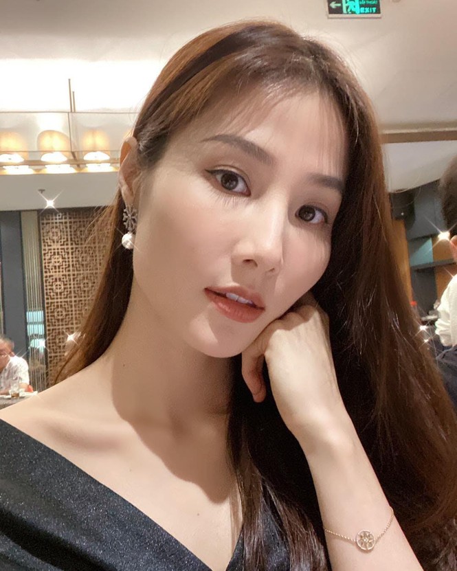 Ngọc Trinh đeo đồng hồ tiền tỷ đi săn sale; Mạc Văn Khoa mong con gái không chê bố xấu trai - ảnh 1