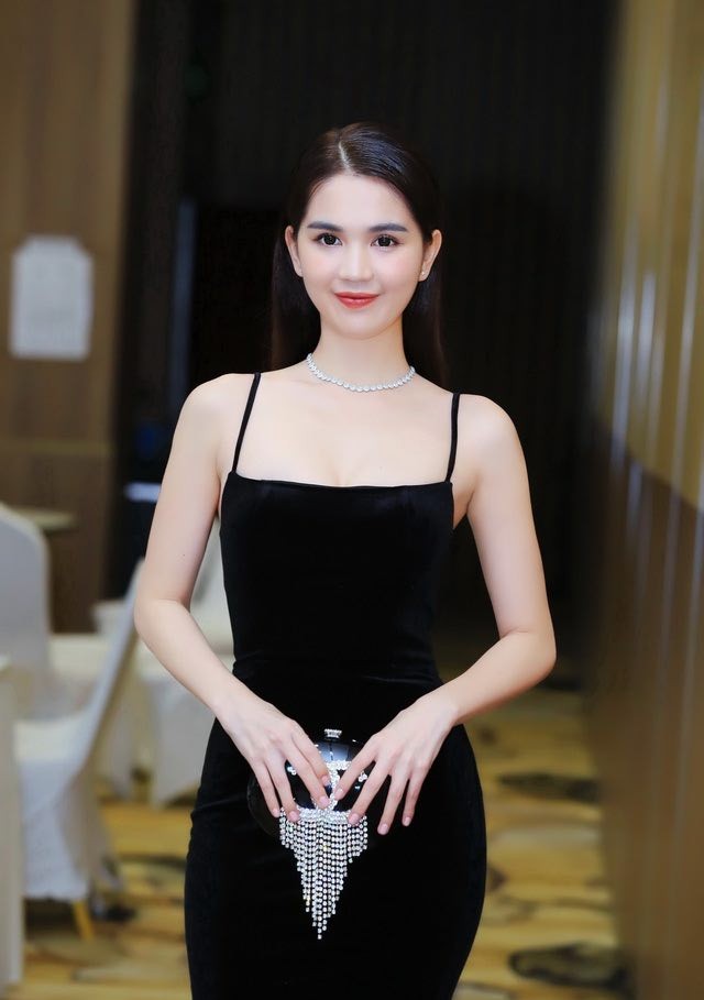 Bị chỉ trích vì không ủng hộ miền Trung, Kỳ Duyên và Ngọc Trinh đáp trả anti fan cực khéo - ảnh 10