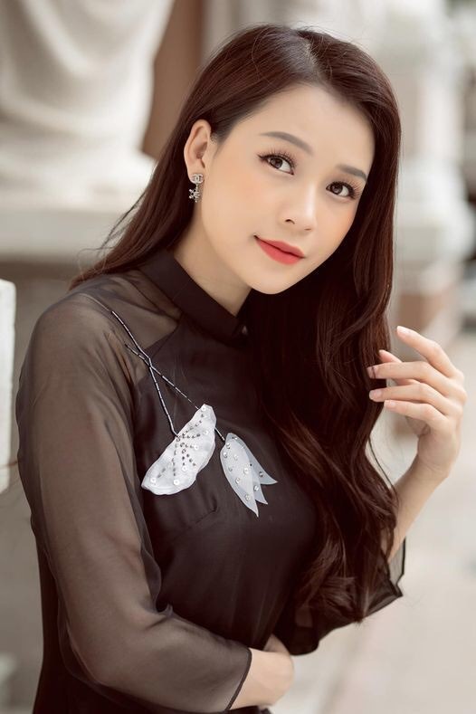 H'Hen Niê chia sẻ về kế hoạch đi ủng hộ miền Trung; Vân Hugo rạng rỡ trong biệt thự mới - ảnh 9