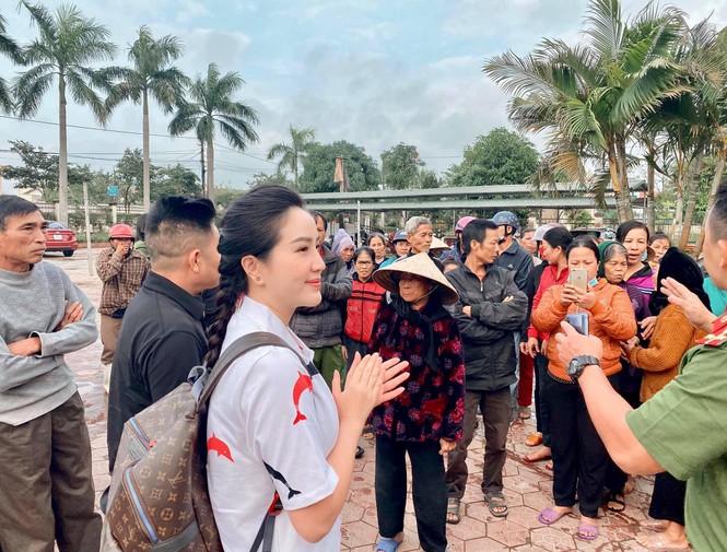 Đông Nhi khoe ảnh trên bàn mổ; Kaity Nguyễn chia sẻ hậu trường khác lạ