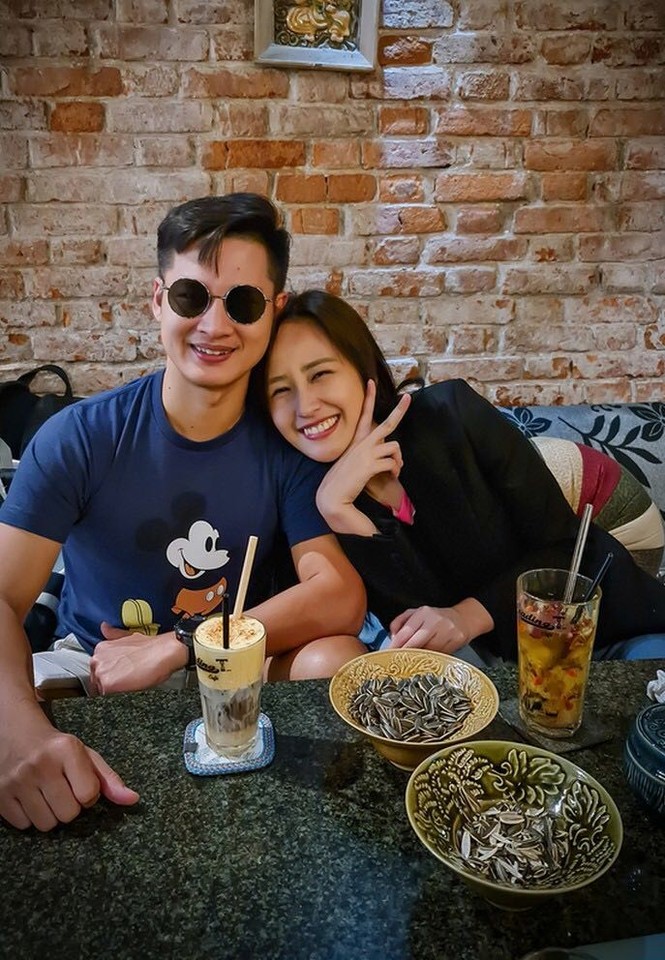 Đông Nhi hào hứng kể về trải nghiệm làm mẹ bỉm sữa; Ngọc Trinh giản dị một cách bất ngờ - ảnh 1