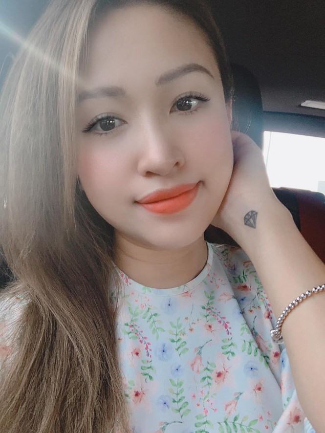 H'Hen Niê nhuộm tóc nâu vàng, diện áo dài duyên dáng; Miu Lê - đại sứ bánh tráng trộn - ảnh 3