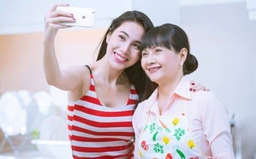 H'Hen Niê nhuộm tóc nâu vàng, diện áo dài duyên dáng; Miu Lê - đại sứ bánh tráng trộn - ảnh 5