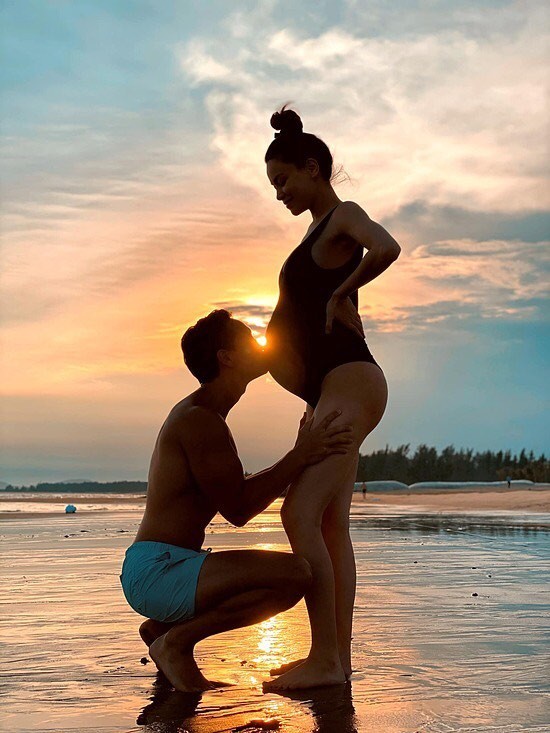 H'Hen Niê nhuộm tóc nâu vàng, diện áo dài duyên dáng; Miu Lê - đại sứ bánh tráng trộn - ảnh 8