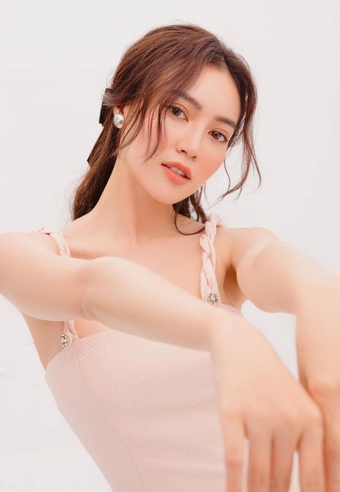 Thủy Tiên trở về Sài Gòn sau 15 ngày đi cứu trợ; Ninh Dương Lan Ngọc trấn an fan - ảnh 3