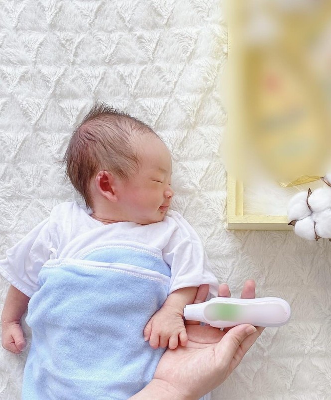 Thủy Tiên trở về Sài Gòn sau 15 ngày đi cứu trợ; Ninh Dương Lan Ngọc trấn an fan - ảnh 8