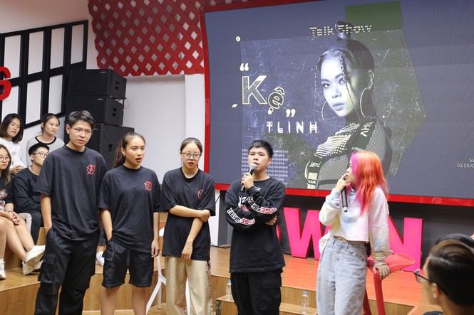 Rapper Tlinh chia sẻ con đường chinh phục ước mơ cùng sinh viên Swinburne Việt Nam - ảnh 2