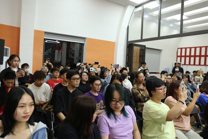 Rapper Tlinh chia sẻ con đường chinh phục ước mơ cùng sinh viên Swinburne Việt Nam - ảnh 7
