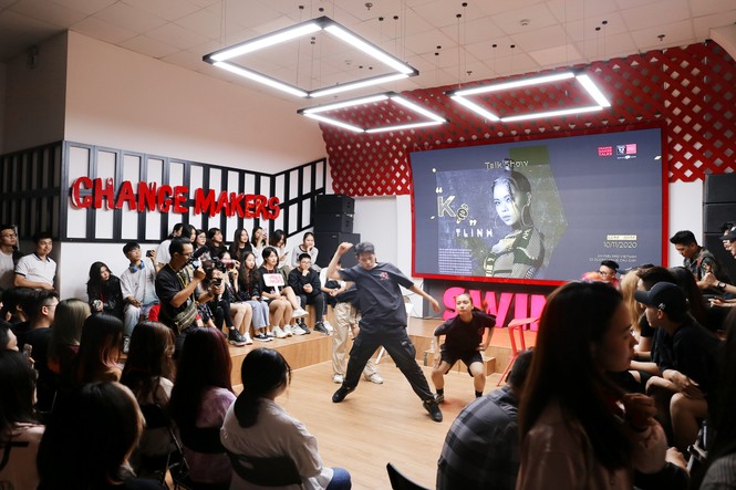 Rapper Tlinh chia sẻ con đường chinh phục ước mơ cùng sinh viên Swinburne Việt Nam - ảnh 5