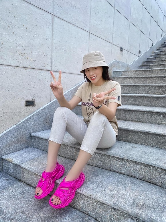 Kaity Nguyễn gợi cảm trong cảnh phim mới; Lâm Vỹ Dạ vui vẻ, lạc quan giữa cơn bão anti-fan - ảnh 8