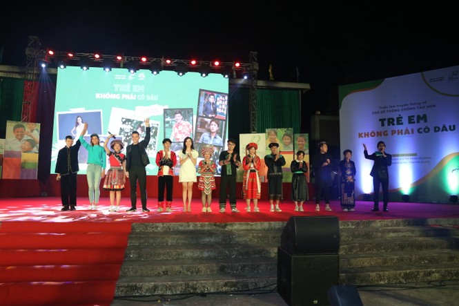 Hari Won, H’Hen Niê tuyên truyền chống tảo hôn tại Hà Giang - ảnh 4