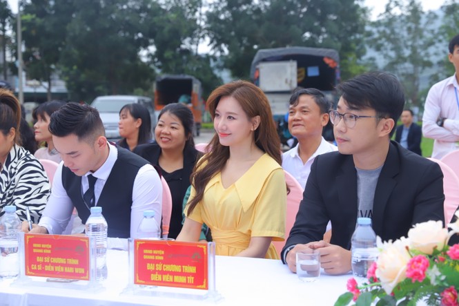 Hari Won, H’Hen Niê tuyên truyền chống tảo hôn tại Hà Giang - ảnh 2