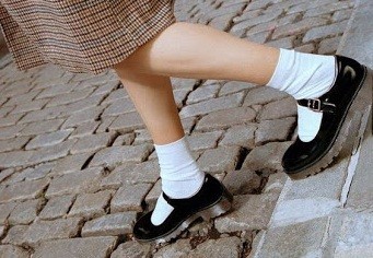 Style học đường sang chảnh đổ bộ thế giới, xem những phim này mix chuẩn ngay - ảnh 6