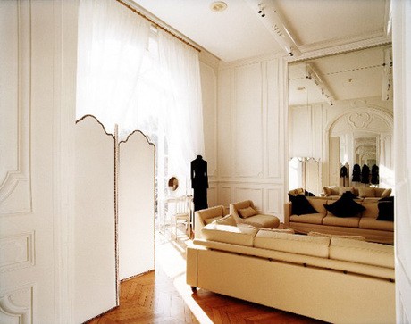 Vì sao trên thế giới chỉ có khoảng 4000 người phụ nữ sở hữu đồ Haute Couture? - ảnh 11