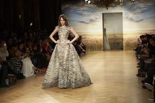 Haute Couture - cuộc chơi lỗ vốn của các nhà mốt hàng đầu thế giới - ảnh 7