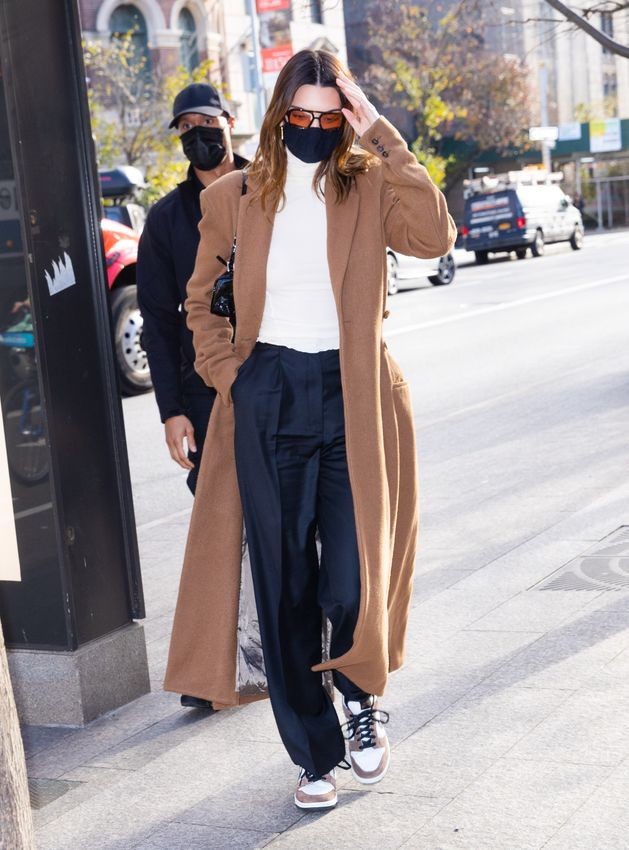 Ngắm outfit dạo phố cuối tuần của Kendall Jenner, biết luôn xu hướng nào sắp lên ngôi - ảnh 1