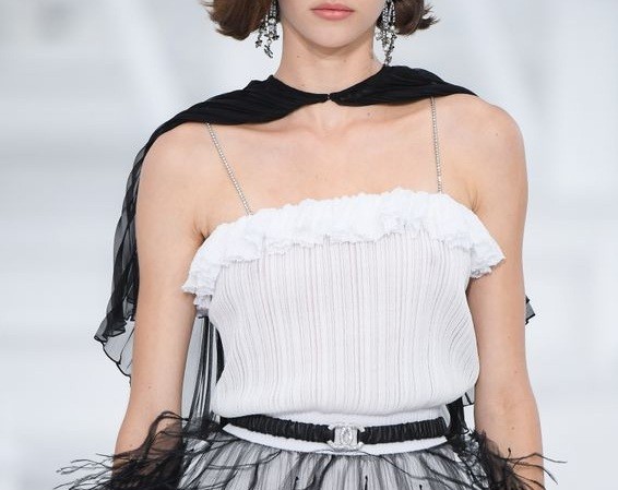 10 hot trend sắp tới được dự đoán từ bộ sưu tập SS21 của Chanel - ảnh 3