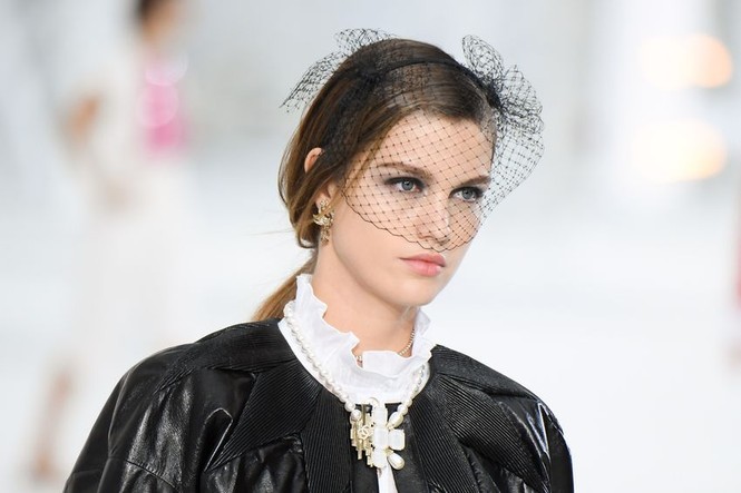 10 hot trend sắp tới được dự đoán từ bộ sưu tập SS21 của Chanel - ảnh 10