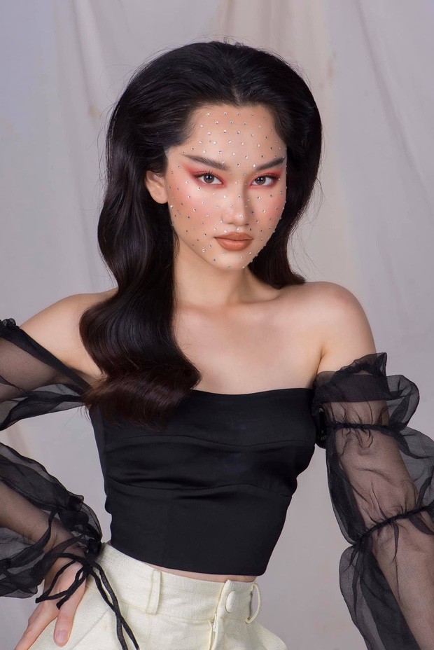 Bộ ảnh gợi cảm táo bạo gây bất ngờ của thiếu nữ Hà Lan 'Mắt biếc' - ảnh 1
