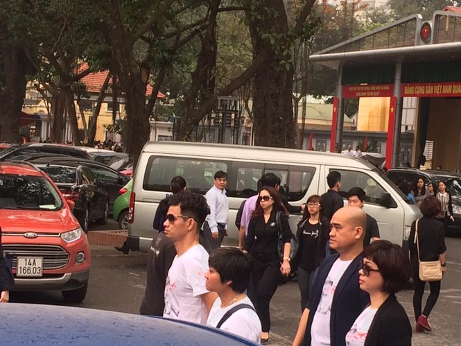 Ca sĩ Mỹ Dung, Minh Quân khóc như mưa ở đám tang Trần Lập - ảnh 12