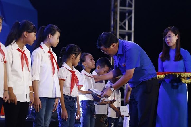 Trọng Hiếu, Đinh Hương 'cháy' cùng chương trình biển đảo - ảnh 2