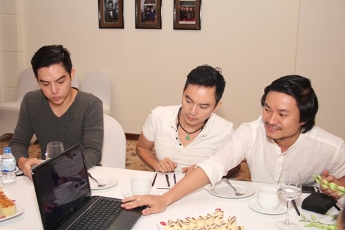 Áo dài cho Chung khảo phía Bắc – HHVN 2016 với ý tưởng Mặt trời - ảnh 2
