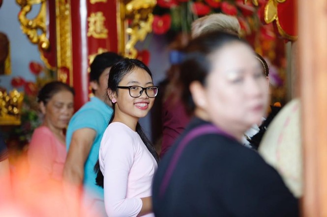 Dàn nghệ sĩ nổi tiếng về nhà thờ Tổ của Hoài Linh dâng hương - ảnh 3