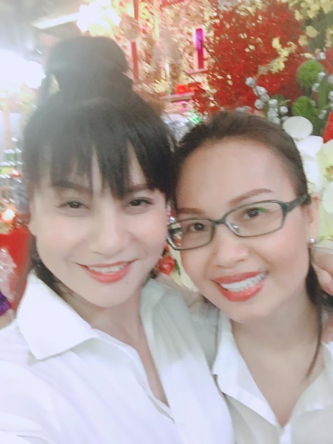 Dàn nghệ sĩ nổi tiếng về nhà thờ Tổ của Hoài Linh dâng hương - ảnh 9