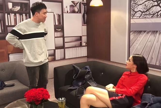 Showbiz 10/5: Clip Trấn Thành đòi tiền Hương Giang Idol gây 'sốt' - ảnh 1
