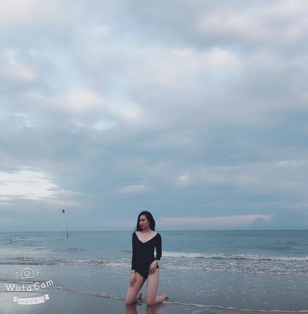 Hotgirl Sài thành bị đồn là bạn gái mới của Quang Hải diện bikini cực ‘nóng’ - ảnh 4