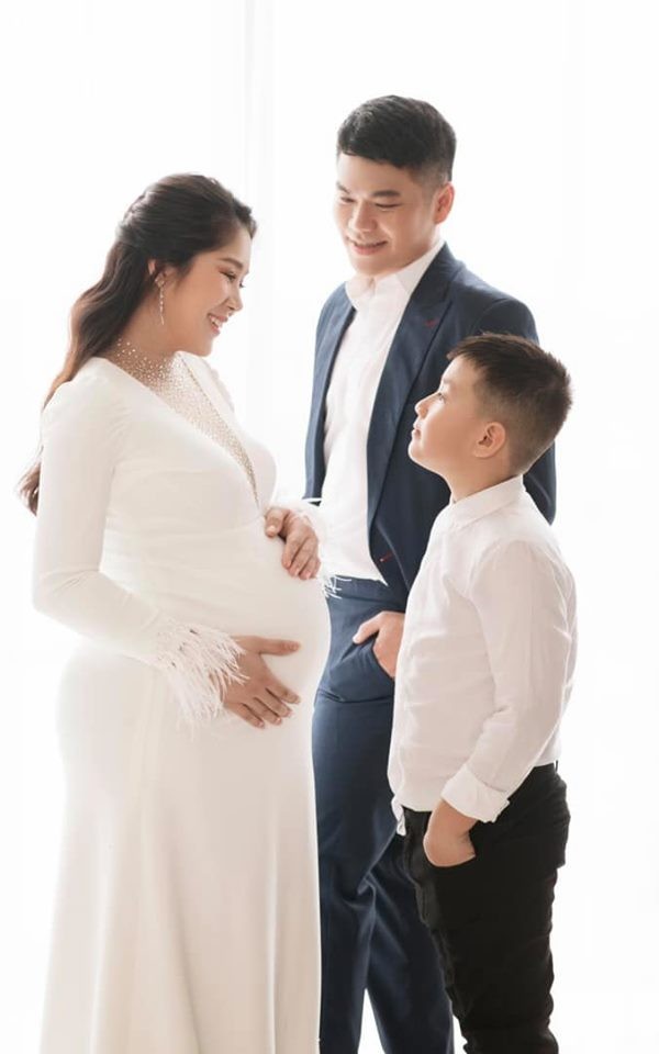 Chồng kém 7 tuổi hạnh phúc khi Lê Phương hạ sinh con gái - ảnh 2