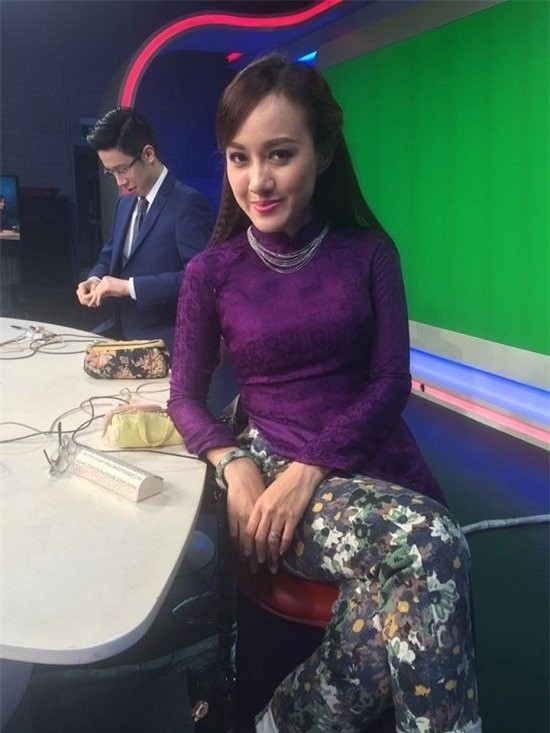 BTV VTV24 hé lộ loạt hậu trường trên sóng truyền hình khiến người xem 'ngã ngửa' - ảnh 3