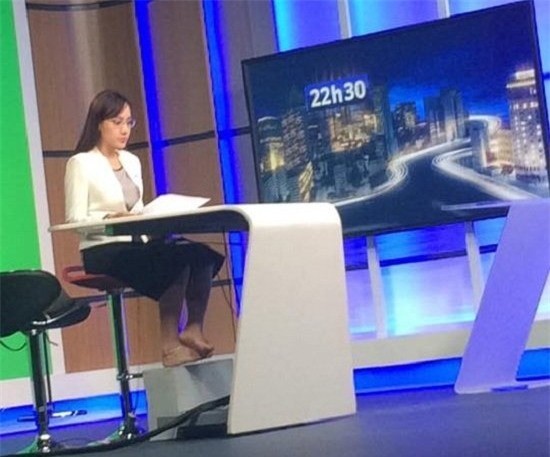 BTV VTV24 hé lộ loạt hậu trường trên sóng truyền hình khiến người xem 'ngã ngửa' - ảnh 6