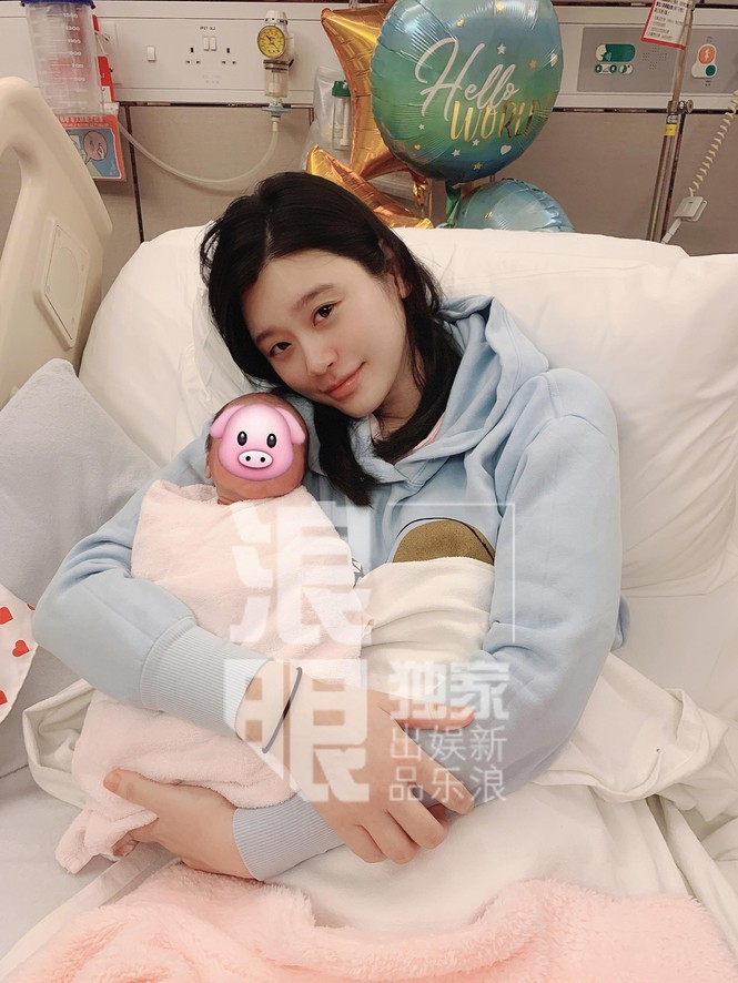 Showbiz 25/10: Chí Nhân nói về nghi vấn chia tay MC Minh Hà, hẹn hò gái lạ - ảnh 4