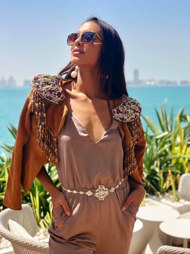 Ảnh bán nude nóng 'bỏng rẫy' khác lạ của Tân Hoa hậu Trái đất - ảnh 9