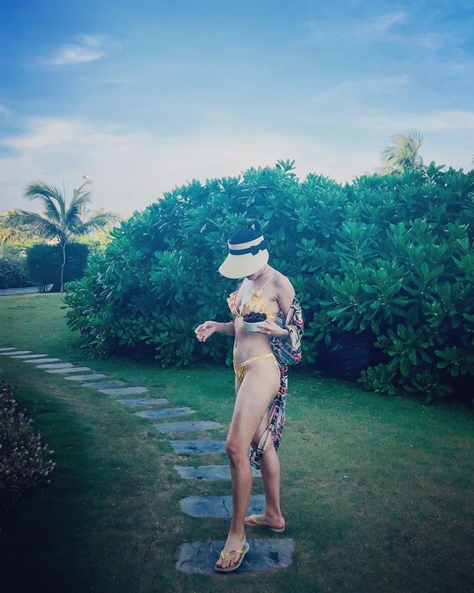 Loạt ảnh bikini nóng 'bỏng mắt’ của ca sĩ Phương Linh - ảnh 10